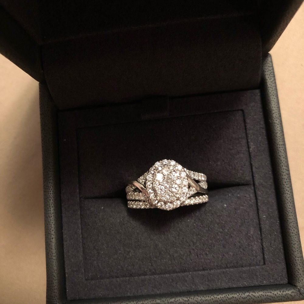 White Gold Oval Wedding Set